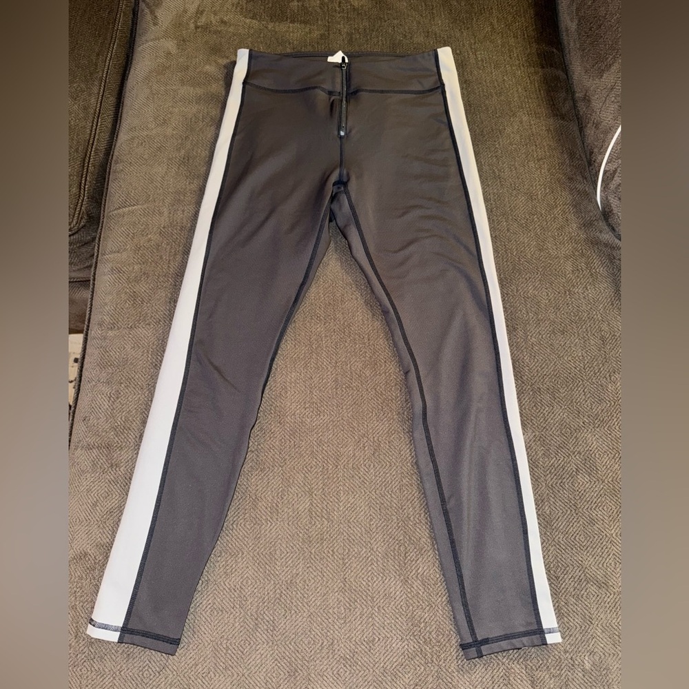 10 for $15 ⭐️ Fabletics Gray Athletic Leggings women’s small